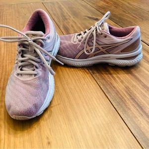 ASICS Gel-Nimbus 22 Running Shoes EUC